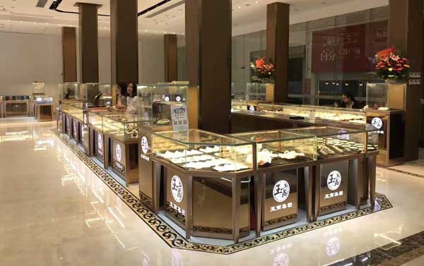 首飾店展柜設(shè)計遵循的風(fēng)格 首飾店展柜設(shè)計遵循的風(fēng)格
